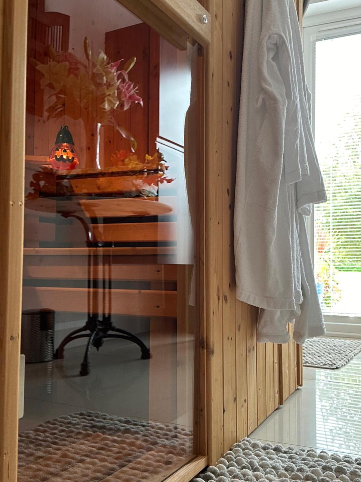 Forest Path Luxury Studio Apartment With Large Bedroom Bathroom And Sauna Sleeps Up To 4 Ballynahinch Eksteriør bilde